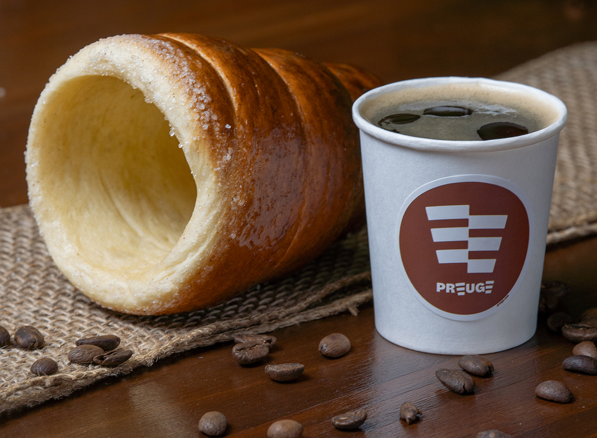 Trdelník artesanal preparado en Preuge, pastelería eslovaca en Bucaramanga Colombia