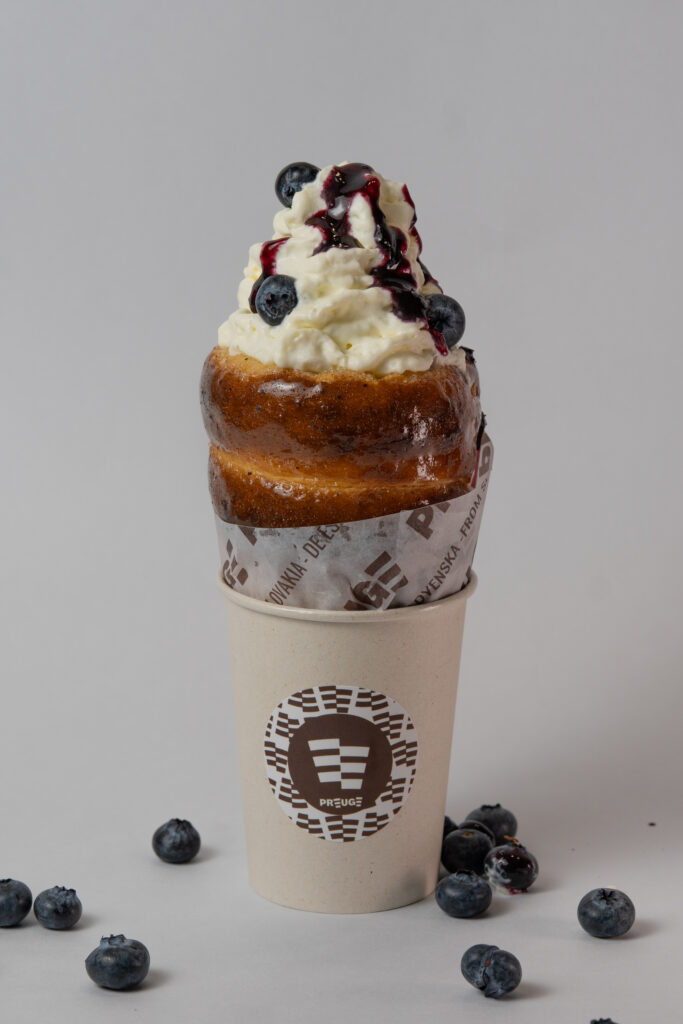 Trdelník Blueberry – Preuge Pastelería Eslovaca, Bucaramanga