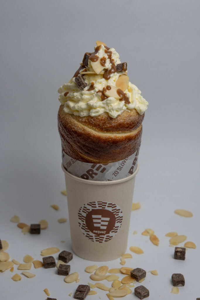 Trdelník Choco Almendras – Preuge Pastelería Eslovaca, Bucaramanga